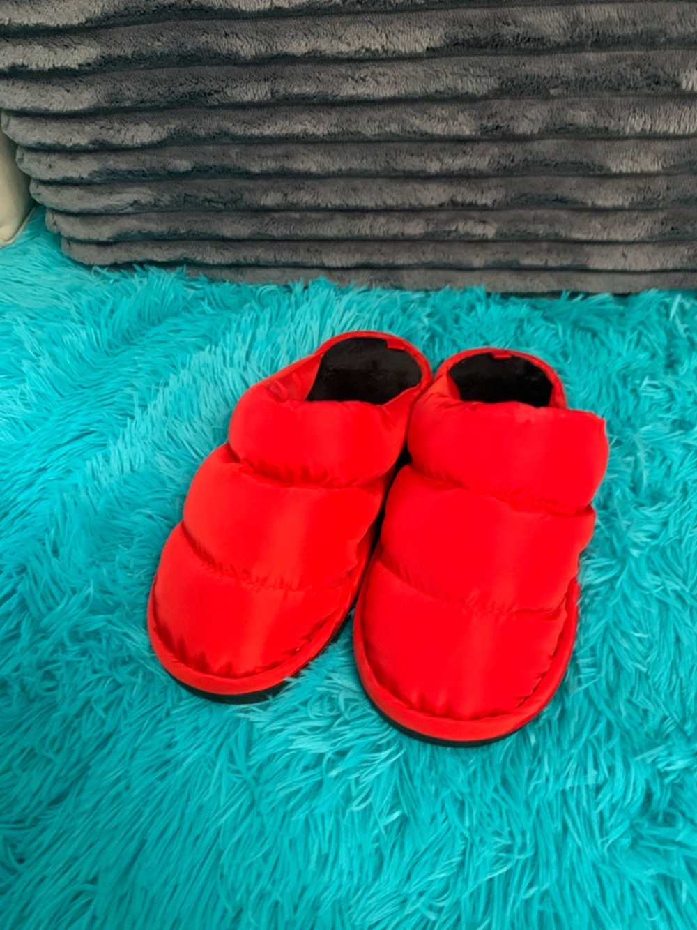 Puffed NWOT slippers - size 6/6.5